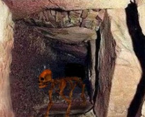 piramide egipt schelete