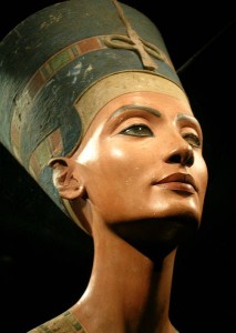 AKHENATON & NEFERTITI 9 nefertiti 2